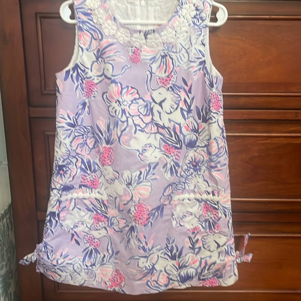 Lilly Pulitzer dress size 6. Excellent condition.